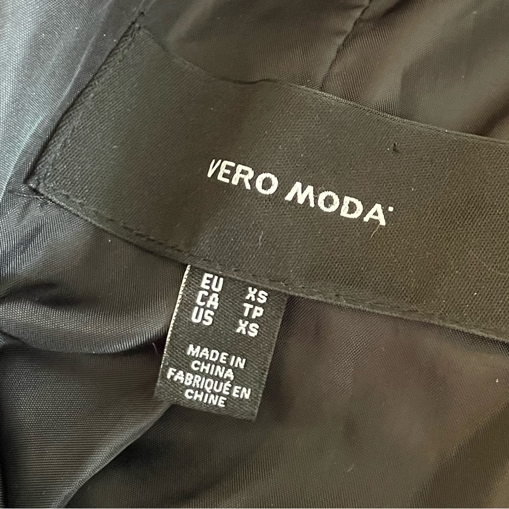 Vero Moda- Long Black Warm Winter Puffer Jacket. 
Size XS - Picture 7 of 14